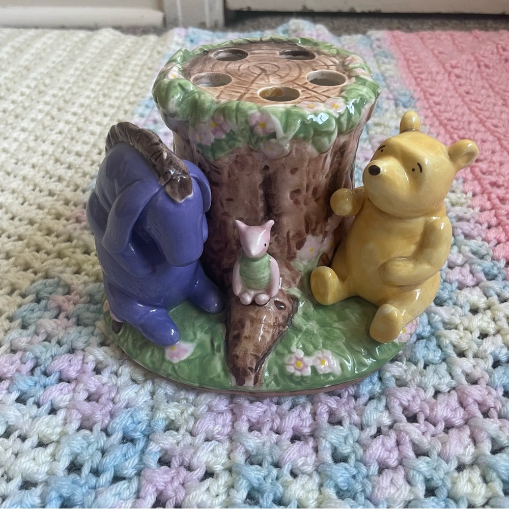 Classic Winnie the Pooh ceramic tooth brush holder